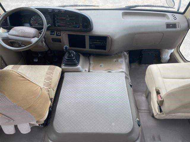 Bus Coaster Bekas Toyota untuk Mesin Afrika Gaosilne 2TR 108KW 23 Kursi Penggerak Tangan Kiri