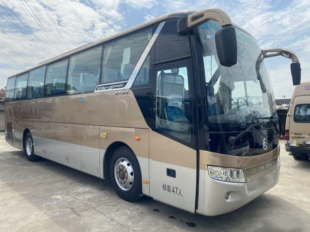 Bus Naga Emas Bekas XML6103 47 kursi 171 Mesin Belakang Pintu Tunggal Bus Pelatih Bekas