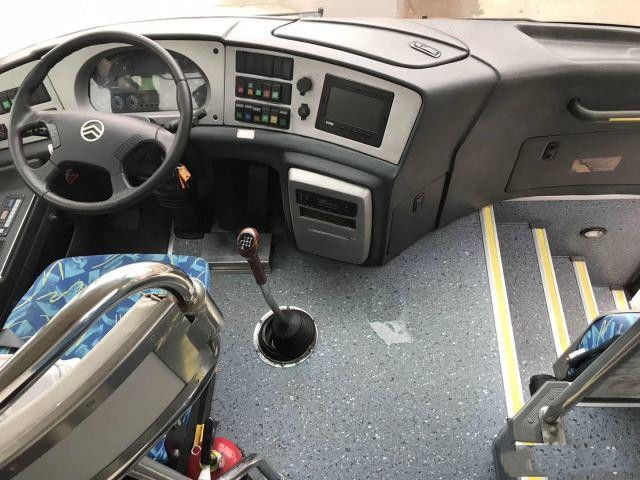 Bus Naga Emas Bekas XML6103 47 kursi 171 Mesin Belakang Pintu Tunggal Bus Pelatih Bekas