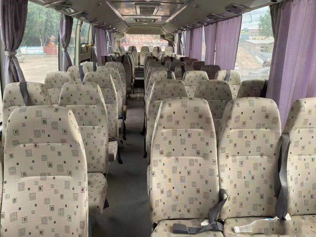 Bus Bekas Merek Yutong 54 kursi Pintu Ganda Mesin Belakang Diesel Yuchai Euro IV Bus Yutong Penumpang Bekas