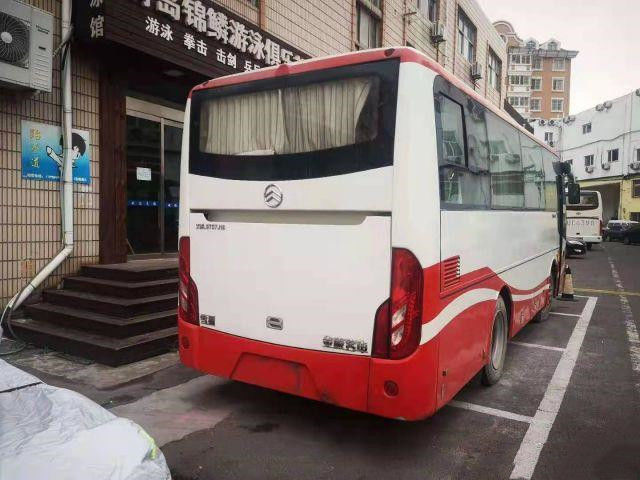 Bus Naga Emas Bekas XML6757 Bus Wisata Bekas 33 kursi 2016 Mesin Belakang Yuchai 127kw Euro IV Bus Pelatih Berkualitas Tinggi