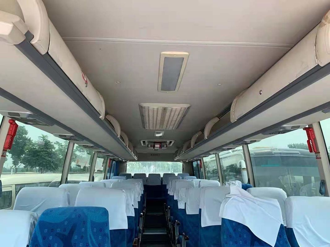 Bus Naga Emas Bekas XML6897 Bus Pelatih Bekas 39 Kursi Mesin Belakang Yuchai Sasis Airbag 180kw