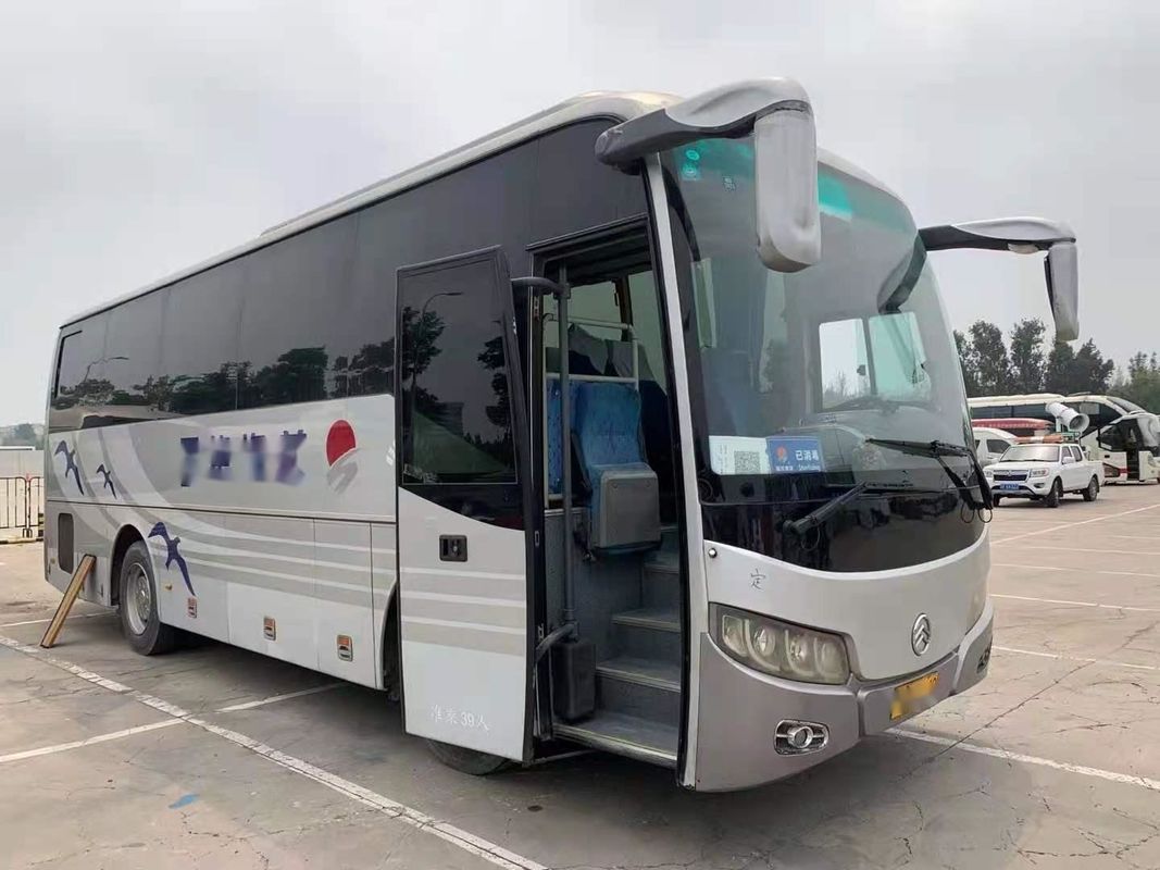 Bus Naga Emas Bekas XML6897 Bus Pelatih Bekas 39 Kursi Mesin Belakang Yuchai Sasis Airbag 180kw