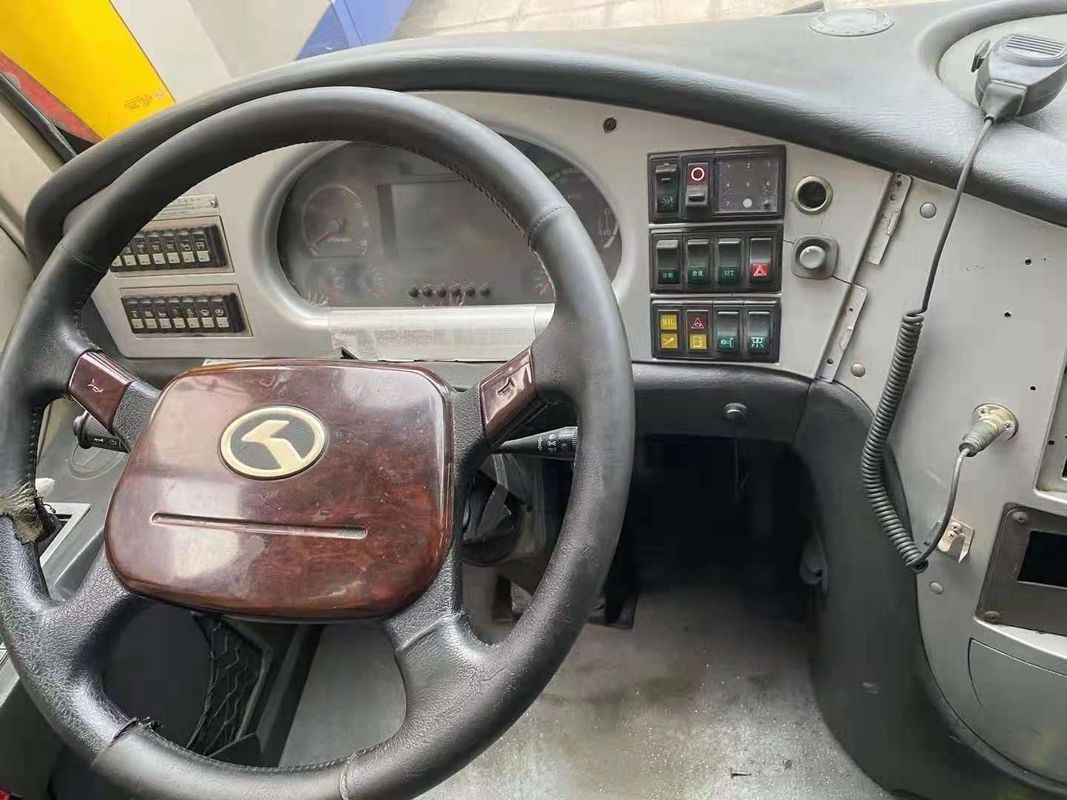 Bus Kinglong Bekas XMQ6900 Bus Wisata Bekas 39 Kursi Mesin Yuchai 180kw Euro III Steel Chassis Kemudi Kiri