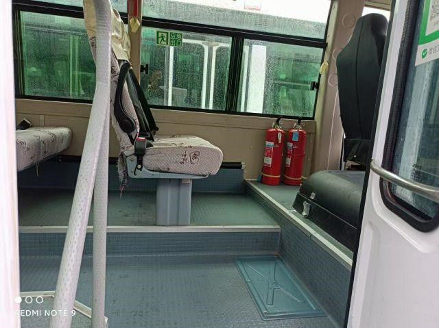 Bus Dongfeng Bekas 22 Kursi Bus Mini Bekas EQ6660 Mesin Weichai 96kw 2020 Tahun Kilometer Rendah Kondisi Baik