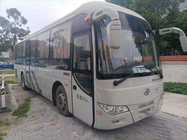 Bus Pelatih Bekas XMQ6110 Merek Kinglong 55 Kursi Mesin Yuchai Pintu Ganda