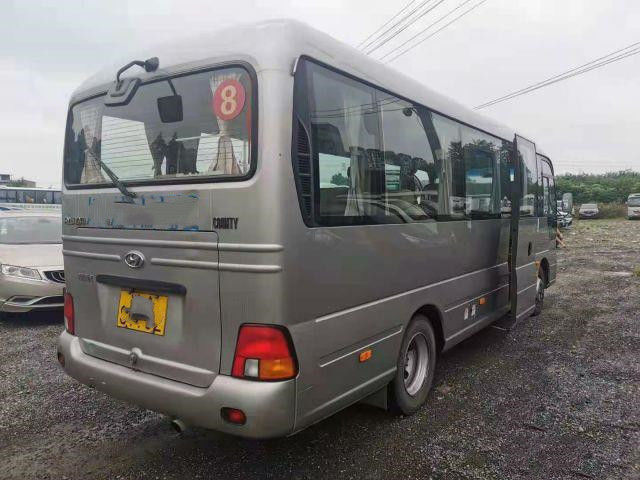 11-Seats Coach Bus Max Diesel Tank Engine Dimensi H-yundai Origin Bekas Mini Bus CHM6710 Kondisi Baik
