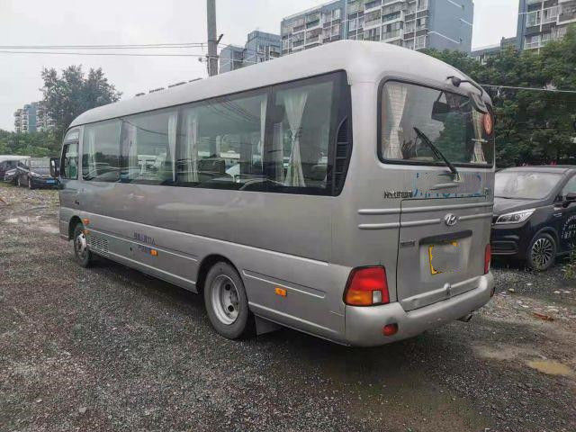 11-Seats Coach Bus Max Diesel Tank Engine Dimensi H-yundai Origin Bekas Mini Bus CHM6710 Kondisi Baik