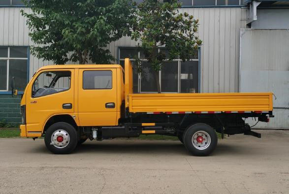 Merek Baru Truk Kargo Harga Murah 80L Traktor Tangki Minyak Shacman Dongfeng FAW Mini Dump Truck 10-20 T Tipper Truk Ringan