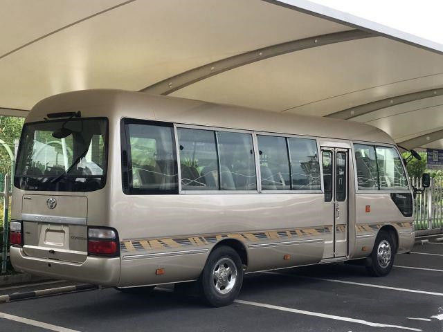 Bus Second Hand Coaster Emas Putih Untuk Stok Mini Bus Negeria LHD Diesel Harga Promo Toyota Coaster