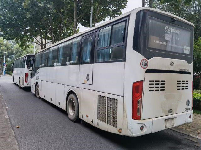 Bus Kinglong Bekas Kilometer Rendah Bus Pelatih Bekas Untuk Afrika 50 Kursi Model Pintu Tunggal XMQ6112