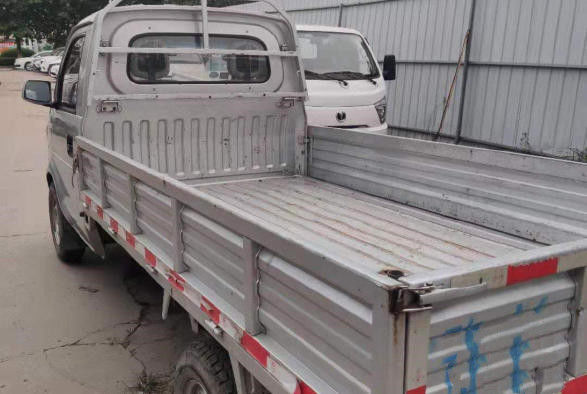 Dongfeng Merek 6 Roda Truk Kargo Ringan 102HP Untuk Truk Dump Mini Bekas Africe