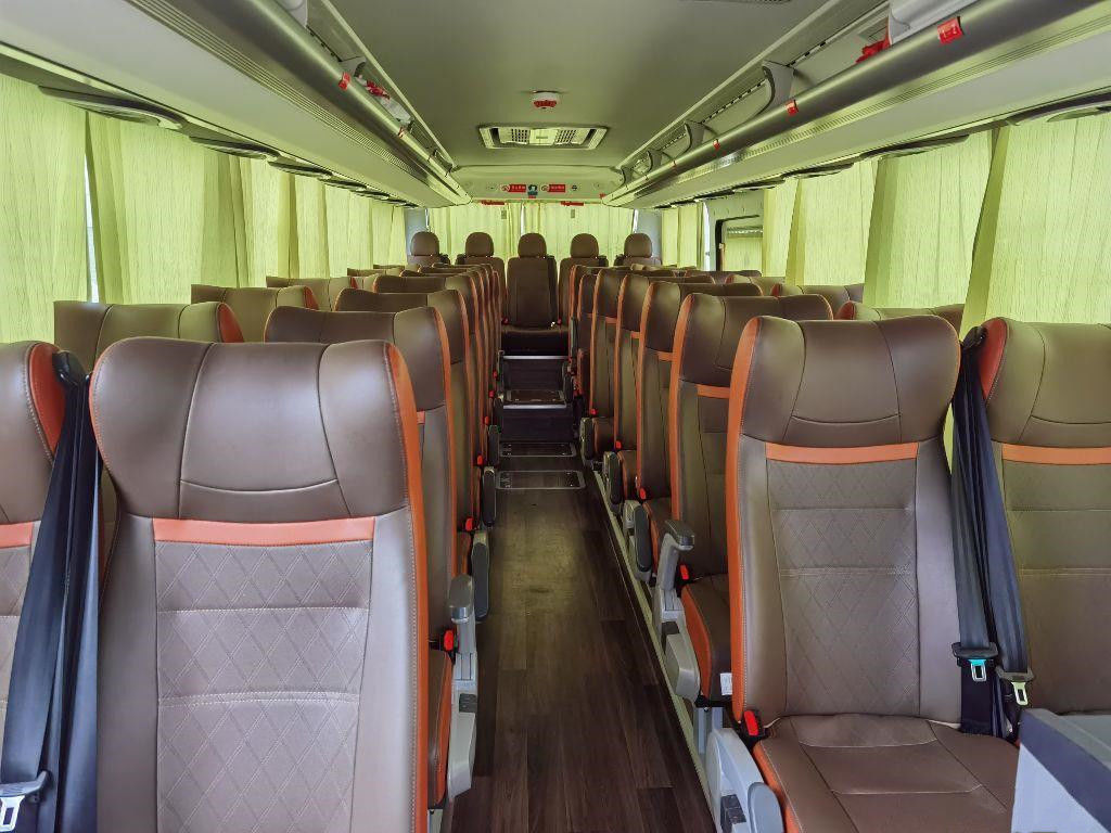 Bus Bekas Yutong ZK6907 Pelatih Mewah Mesin Bensin Bus Listrik China Dengan TV