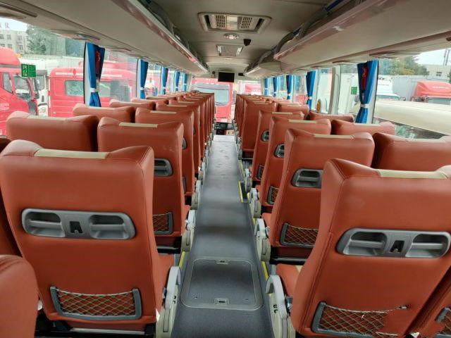 Bus Bekas ZK6122 Model Yutong Pelatih Penumpang Aksesoris Interior Sistem Hiburan Driver