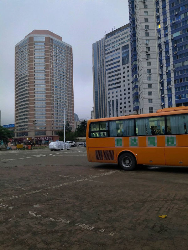 2011 Tahun 43 Kursi LHD Kemudi Bekas Yutong ZK6107 Bus Bekas Bus Coach 100km/H