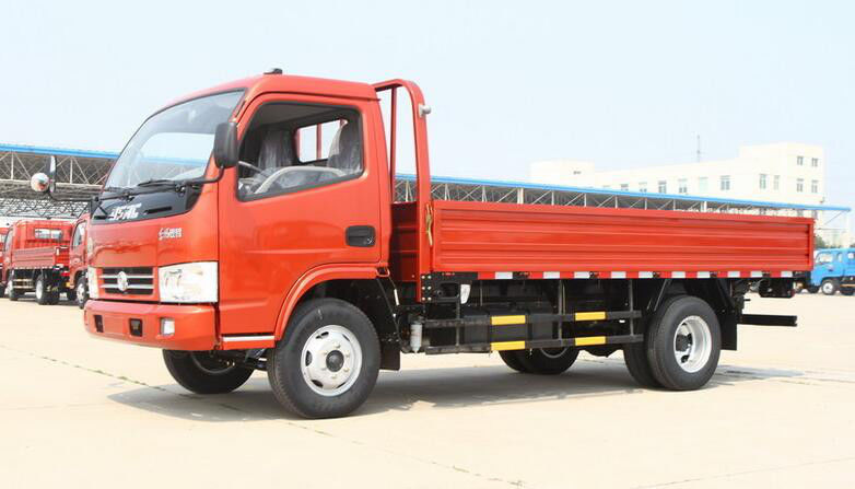 Truk Kargo Dongfeng 4Ton Bekas 4x2 Drive Bucket Truk Tugas Ringan LHD Tahun 2017