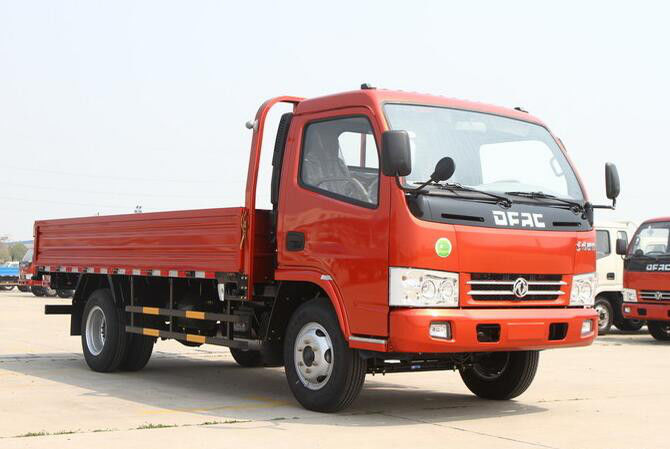 Truk Kargo Dongfeng 4Ton Bekas 4x2 Drive Bucket Truk Tugas Ringan LHD Tahun 2017