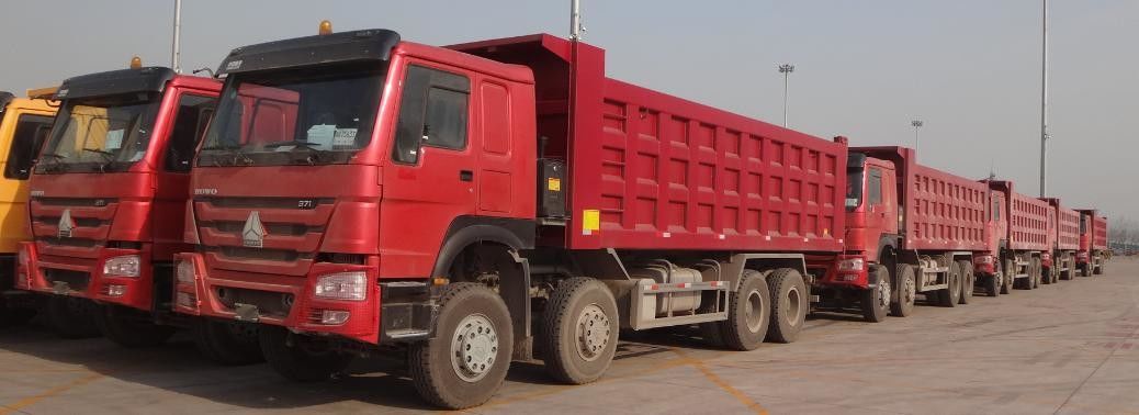 Merek Baru HOWO 8x4 371HP 25CBM Dump Truck Untuk Transportasi Pertambangan