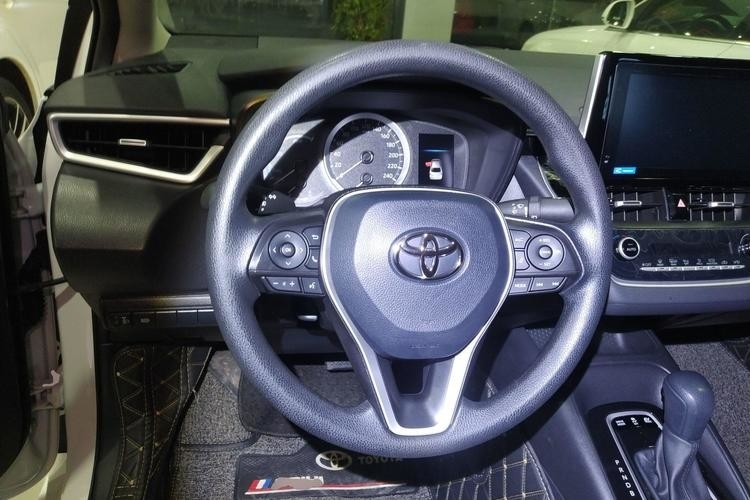 Mobil Corolla Bekas Kendaraan Energi Baru Dengan Corolla 20191.2T S-CVT Pioneer 5 Kursi Warna Putih 4 Pintu Mobil Sedan