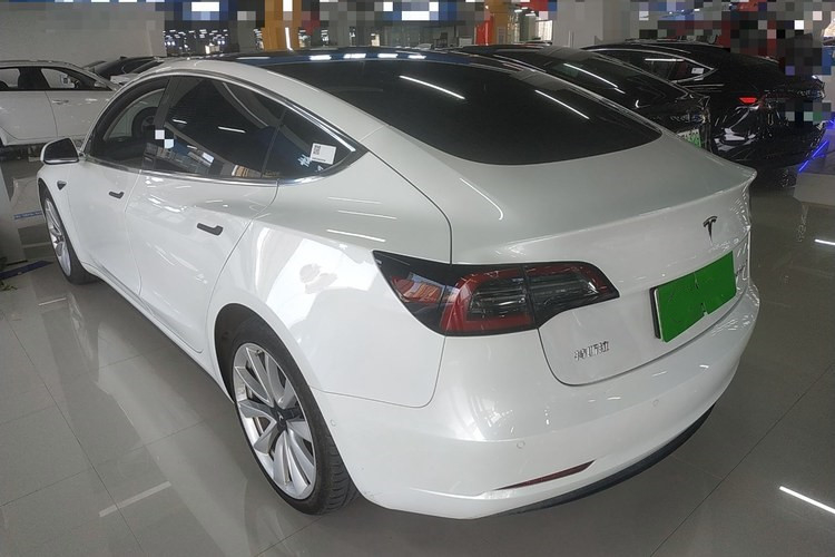 Kendaraan Energi Baru Bekas Terbaik Cina Dengan 5 Kursi Dan 5 Pintu