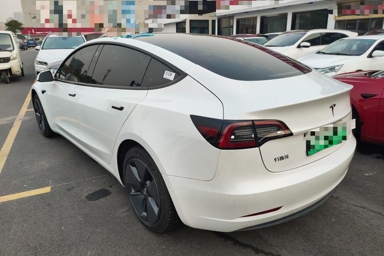 Energi Baru Mobil Kendaraan Listrik Sedan 4 Roda Kecepatan Tinggi 5 Kursi 4 Pintu