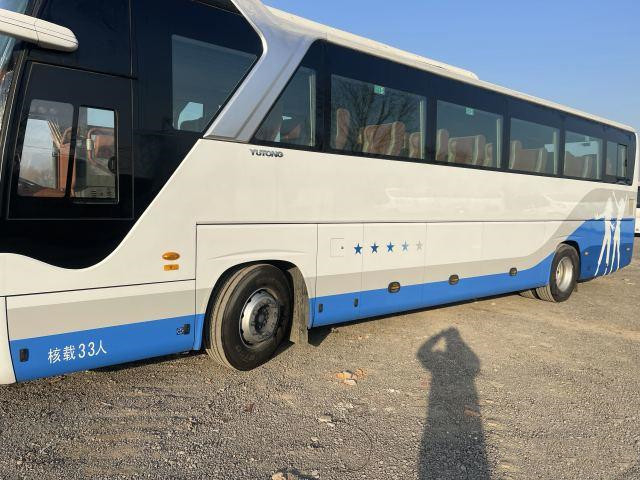 2 Axis Digunakan Penumpang Yutong Bus Luxury 33 Kursi Mesin Dua Pintu Airbag