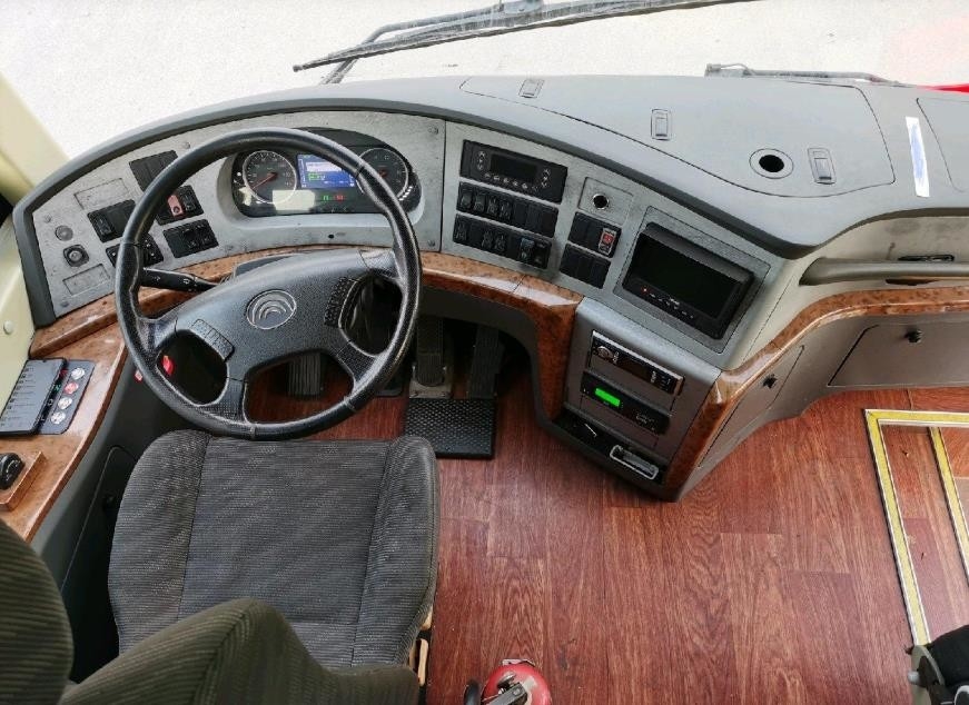 Bus Tamasya Jarak Jauh Yutong Bekas Bus Pelatih Antarkota Bekas Bus Diesel Bekas Penumpang
