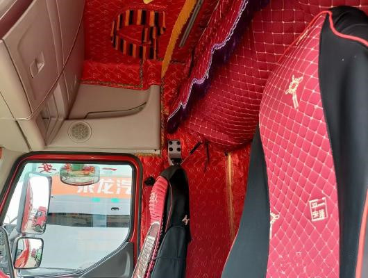 Pelat Kolom 10 Ton 26 Kaki Truk Kargo Bekas Untuk Bisnis Transportasi Dalam Kondisi Baik