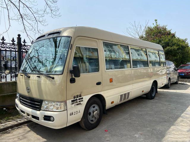 Bus Mini Toyota Coaster Bekas tahun 2011 tahun 2011 Bus Pintu Dioperasikan Manual Diesel Bekas Bus Mewah Bekas dengan 23 Kursi