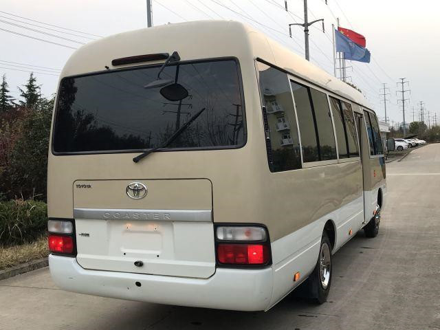 Bus Bensin 3TR Toyota Coaster Bus Bekas Bekas Menggunakan 23 Kursi Mini Bus di Tahun 2013 Penggunaan