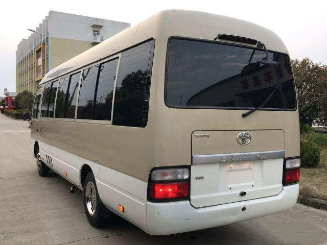Bus Bensin 3TR Toyota Coaster Bus Bekas Bekas Menggunakan 23 Kursi Mini Bus di Tahun 2013 Penggunaan