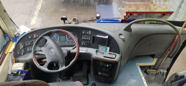 Bus Wisata Yutong Bekas ZK6998 Bekas 39 Kursi Bus Pelatih Mesin Diesel Yuchai Bekas Bus Mewah Antarkota Pada Tahun 2014