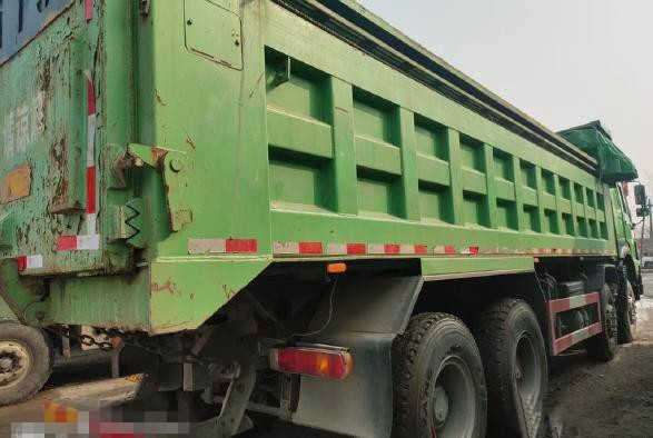 Truk Dump Mitsubishi Fuso Bekas 8 * 4 Dengan Mesin 371hp Beban 40ton Dijual