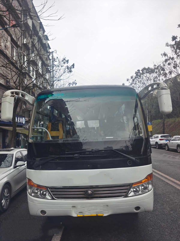 Merek Yutong Bekas ZK6761 Tahun 2017 Bus Umum LHD Diesel Putih Bekas Digunakan Mesin Yuchai EURO V 29 Kursi Bus