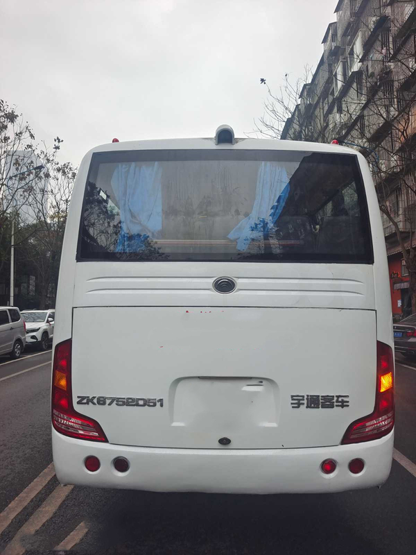 Merek Yutong Bekas ZK6761 Tahun 2017 Bus Umum LHD Diesel Putih Bekas Digunakan Mesin Yuchai EURO V 29 Kursi Bus