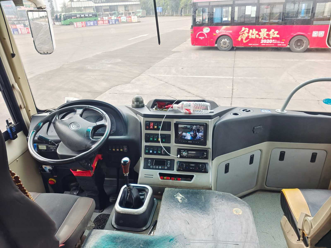 Merek Yutong Bekas ZK6761 Tahun 2017 Bus Umum LHD Diesel Putih Bekas Digunakan Mesin Yuchai EURO V 29 Kursi Bus