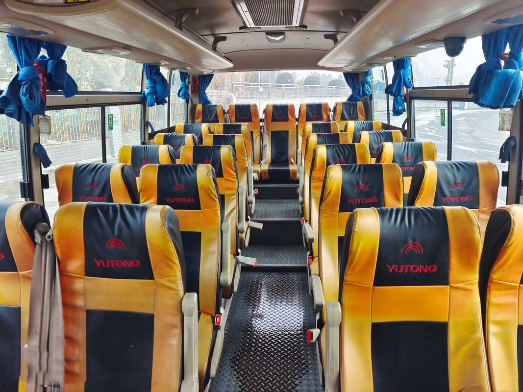 Merek Yutong Bekas ZK6761 Tahun 2017 Bus Umum LHD Diesel Putih Bekas Digunakan Mesin Yuchai EURO V 29 Kursi Bus