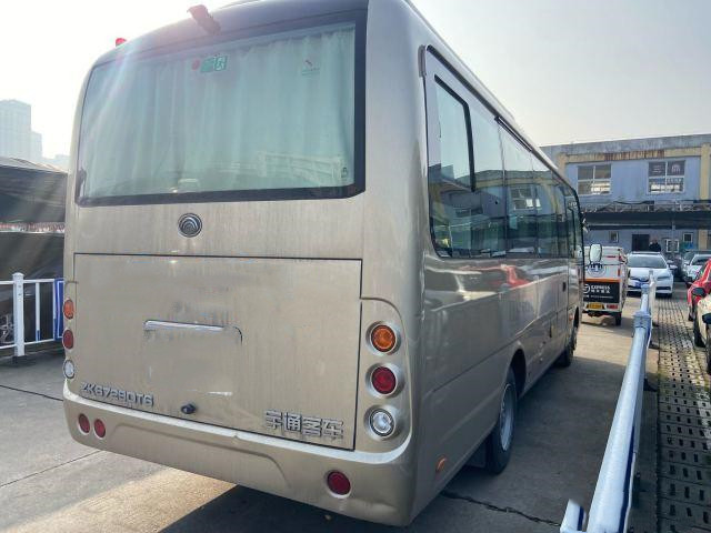 Bus Yutong ZK6728 Bekas Menggunakan Bus Mesin Yuchai Warna Emas 28 Bus Pelatih Penumpang Di Tahun 2019