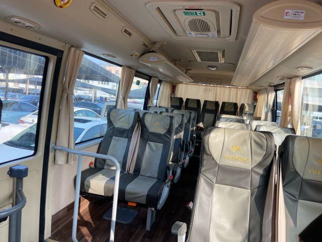 Bus Yutong ZK6728 Bekas Menggunakan Bus Mesin Yuchai Warna Emas 28 Bus Pelatih Penumpang Di Tahun 2019