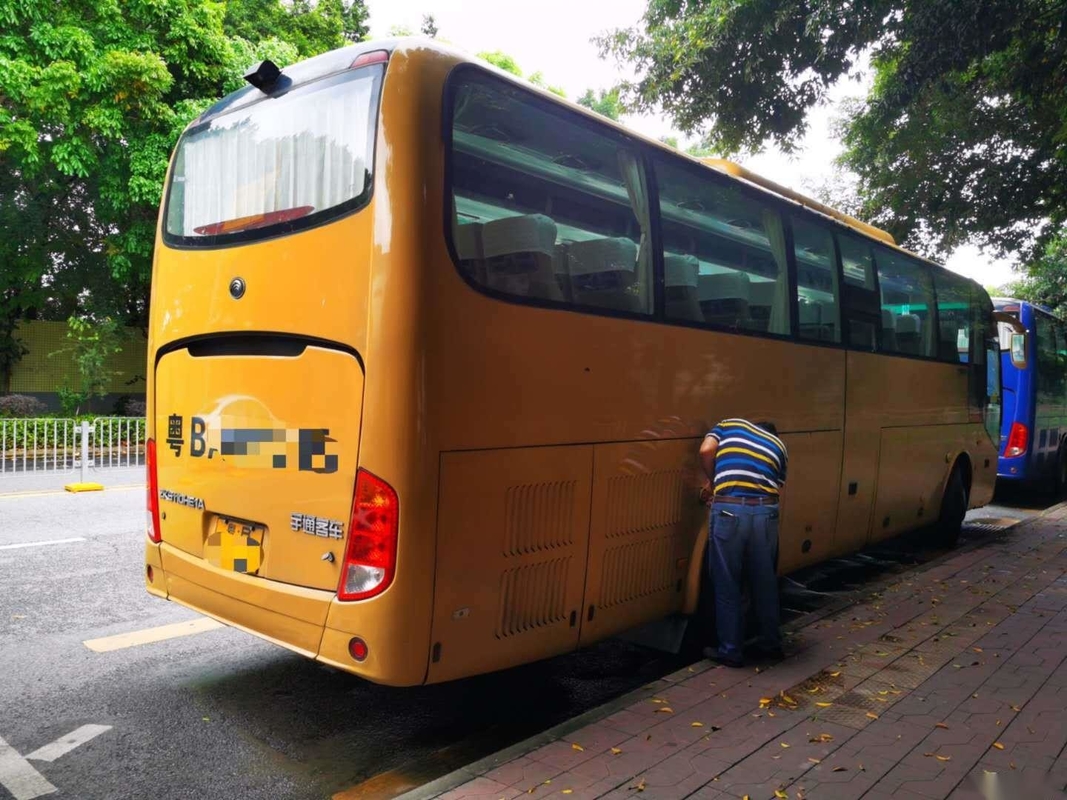 Bus Pelatih 60 Kursi Drive Tangan Kanan Bus Penumpang Digunakan Yutong ZK6110 Dua Pintu