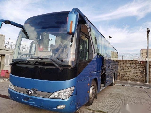 Kemudi Kiri Yutong 49 Kursi ZK6110 Bus Tangan Kedua Kemudi Kiri Mesin Belakang Dua Pintu