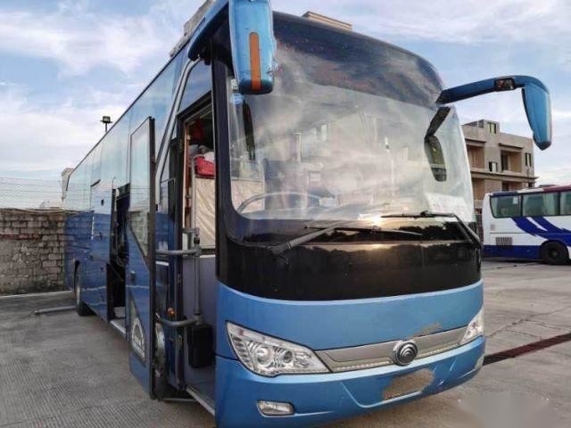 Kemudi Kiri Yutong 49 Kursi ZK6110 Bus Tangan Kedua Kemudi Kiri Mesin Belakang Dua Pintu