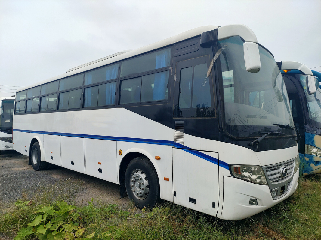 Bus Yutong Bekas Tahun 2018 Buatan China Bus Pelatih LHD Diesel Bekas Digunakan Bus Mesin Depan 51 Kursi Putih
