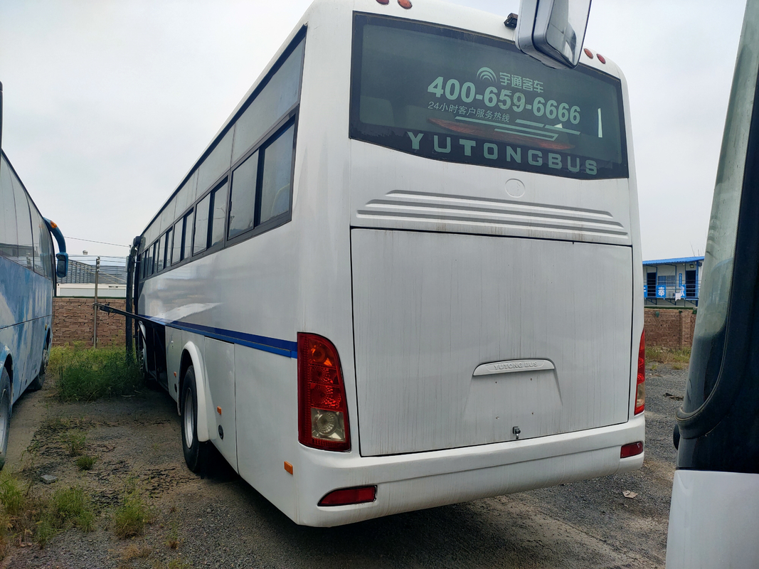 Bus Yutong Bekas Tahun 2018 Buatan China Bus Pelatih LHD Diesel Bekas Digunakan Bus Mesin Depan 51 Kursi Putih