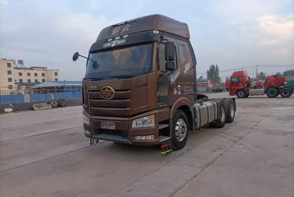 Truk Traktor FAW J6P 6*4 Mesin Xichai 460hp Truk Kuda Bekas LHD/RHD