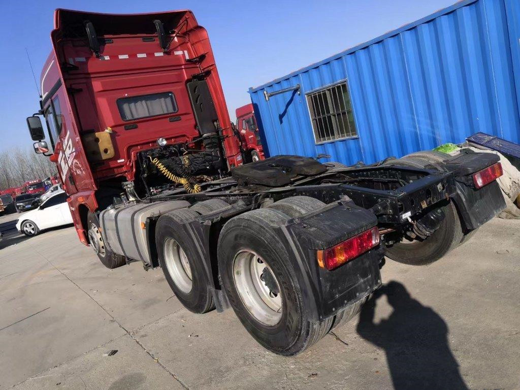 FAW JH6 Truk Traktor Bekas 6 * 4 430hp Diesel Weichai Engine 11.596L Manual LHD