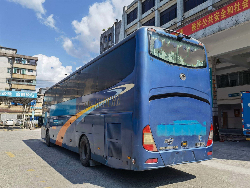 Yutong ZK6127 Bus Pelatih Bekas 53 kursi Dua Pintu Sasis Kantong Udara Bus Bekas Mewah