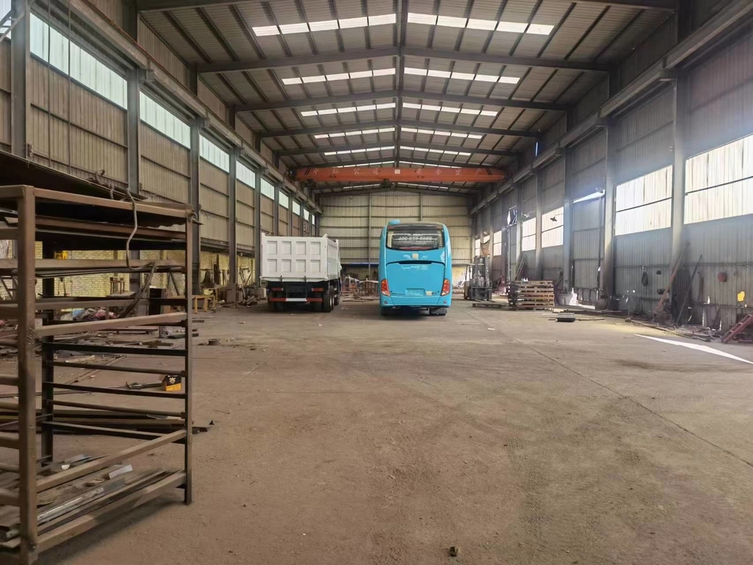 6*4 8*4 Kemudi Kiri Kanan Truk Tipper Bekas 371/375hp Dumper Penggerak Tangan Kedua