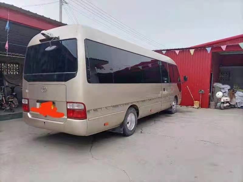 Toyota Coaster 23-29 kursi Bus Coaster Bekas 1HZ/15B Empat/Enam Silinder 2014-2018
