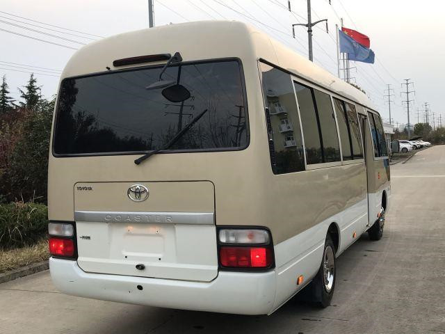 23 Kursi 2013 Tahun Bekas Toyota Coaster Bus Bekas Mini Dengan Mesin 3TR Bensin Tangan Kiri Kemudi